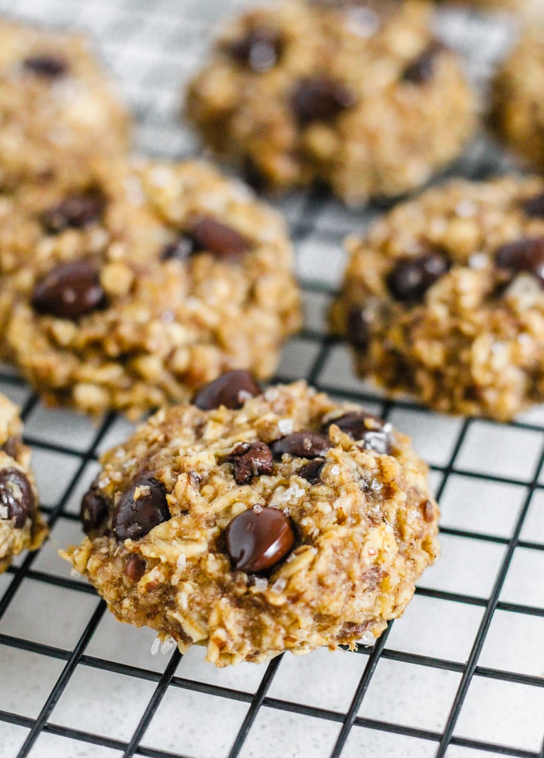 banana oatmeal breakfast cookies on cooling rack